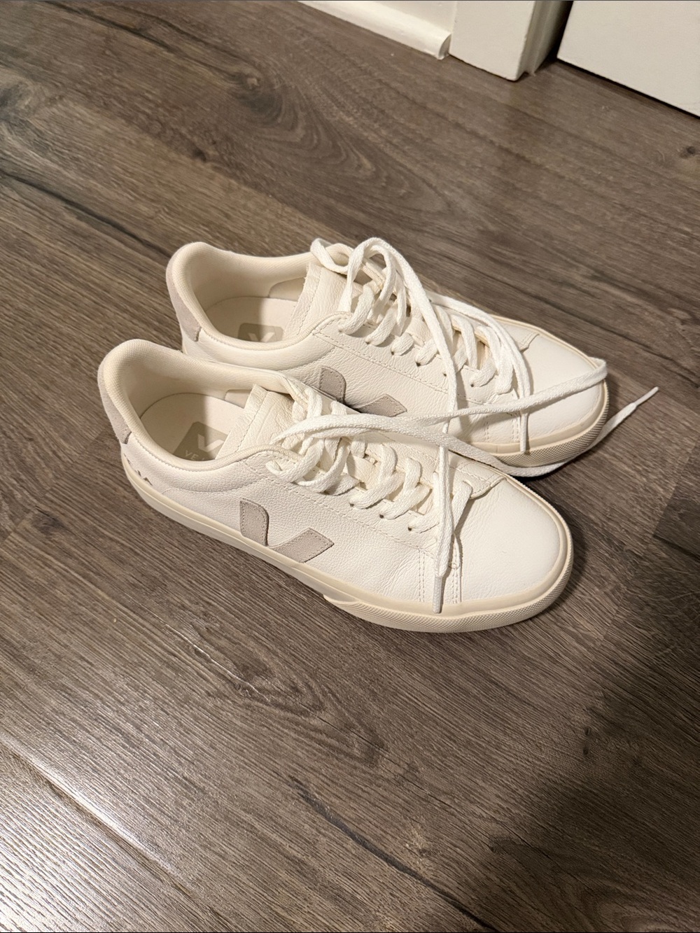 Veja Women's Low-Top Leather Sneakers in Off-White and Light Gray